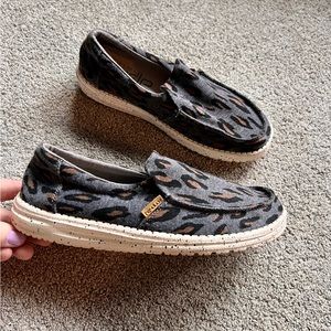 Hey Dude Misty Charcoal Cheetah Women's Size 8 Slip On Walking Shoes Sneakers